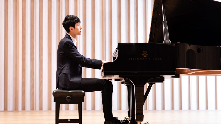 Eric Lu sat at the piano (February 21 2023)